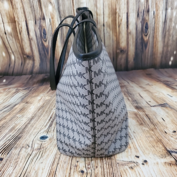 Michael Kors Emry Logo Signature - Picture 4 of 13